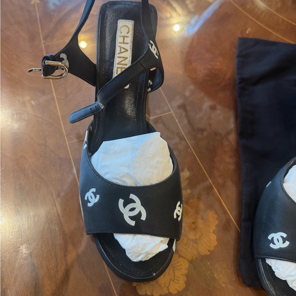 CC printed block heel sandals Sz 41. Fits 9.5 - Picture 15 of 16